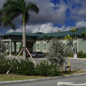 Pioneer Inn West Palm Beach Exterior photo
