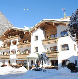 Hotel Garni Ferienhof Mayrhofen Exterior photo