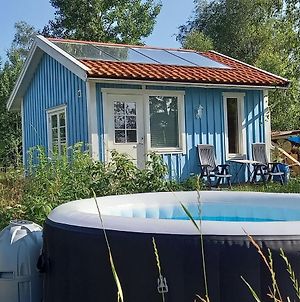 Gaststuga Med Vacker Utsikt Bastu, Bubbelpool Sommartid Och Gratis Parkering, Guesthouse With Nice View Close To Limmared With Sauna, Whirlpool Summertime And Free Parking! Borås Exterior photo