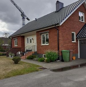 Villa mitt i Ullared - 400m till Gekås Exterior photo