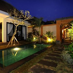 Tanjung Lima Villa Legian Exterior photo