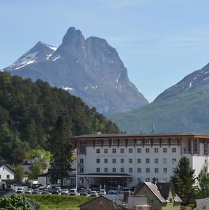 Grand Hotel - By Classic Norway Hotels Åndalsnes Exterior photo
