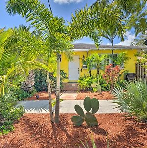 West Palm Beach Home With Vibrant Yard And Deck! Exterior photo
