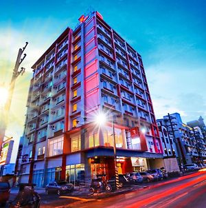 Red Planet Angeles City Hotell Exterior photo