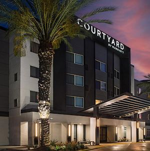 Courtyard Anaheim Resort/Convention Center Exterior photo