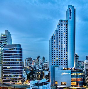 Radisson Blu Plaza Bangkok - Sha Extra Plus Certified Hotell Exterior photo