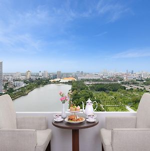 Centre Point Sukhumvit 10 - Sha Extra Plus Hotell Bangkok Exterior photo