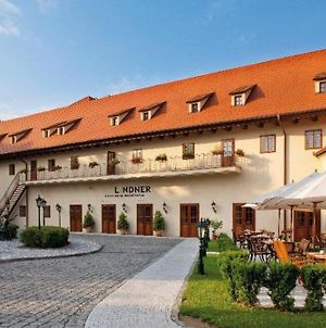 Lindner Hotel Prague Castle Exterior photo