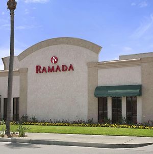 Ramada By Wyndham Anaheim Maingate North Hotell Exterior photo