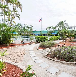 Wyndham Garden Fort Myers Beach Hotell Exterior photo