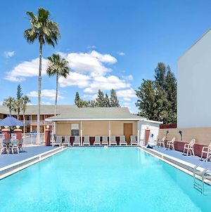 Howard Johnson By Wyndham Ft. Myers Fl Hotell Fort Myers Exterior photo