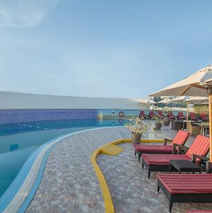Holiday Inn Bur Dubai - Embassy District Exterior photo