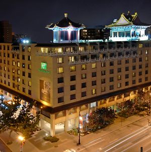 Holiday Inn Montreal Centreville Downtown Exterior photo