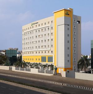 Holiday Inn Express Chennai Omr Thoraipakkam, An Ihg Hotel Exterior photo