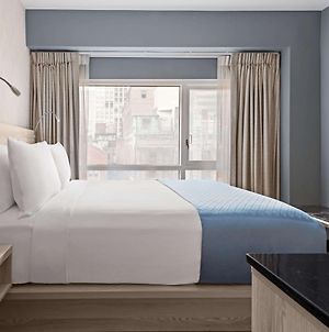 Wingate By Wyndham New York Midtown South/5Th Ave Hotell Exterior photo