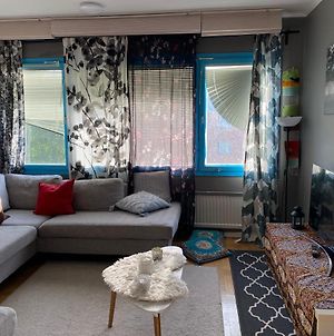 Cheerful Bedroom Bed &Breakfast Females Only Huddinge Exterior photo