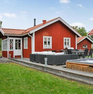 Awesome Home In Karlstad With Jacuzzi, Sauna And 3 Bedrooms Exterior photo