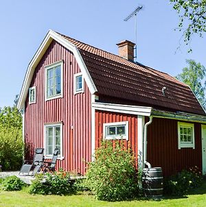 Amazing Home In Hallstavik With 2 Bedrooms, Sauna And Wifi Exterior photo
