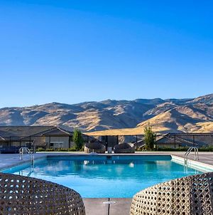 Luxury Retreat - King Beds, Hot Tub, & Pool - Family & Remote Work Friendly Lägenhet Reno Exterior photo