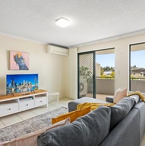 Uninterrupted City Views With Parking And Laundry Lägenhet Brisbane Exterior photo