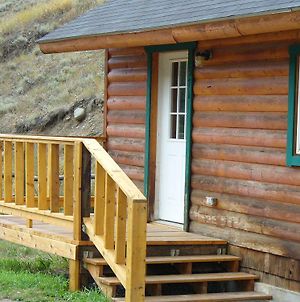 Yellowstone Mountain Cabins Hotell Gardiner Exterior photo
