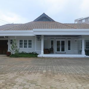 Elenor's Home at Eyckman Bandung Exterior photo