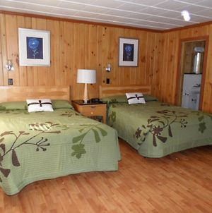 Seven Dwarfs Motel & Cabins Lake George Room photo