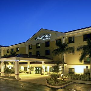 Four Points By Sheraton Fort Myers Airport Hotell Exterior photo