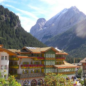 Alpino Al Cavalletto Hotell Canazei Exterior photo