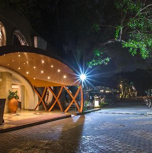 Residency Club Hotell Pune Exterior photo