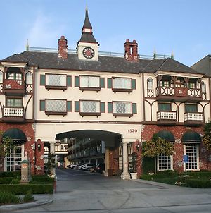 Camelot Inn And Suites Anaheim Exterior photo