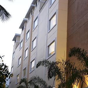 Blu Iris Hotell Chennai Exterior photo