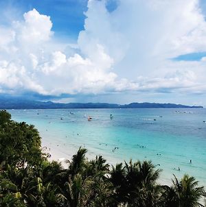 Hostel Avenue Beachfront Boracay Island Exterior photo