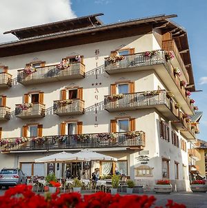 Aquila Hotell Cortina dʼAmpezzo Exterior photo