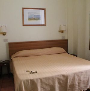Hotel Pomezia Rom Exterior photo