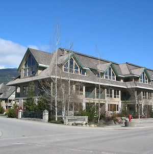 Whistler Vacation Club At Twin Peaks Hotell Exterior photo