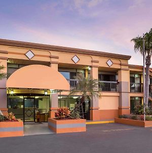 Travelodge By Wyndham Fort Myers North Exterior photo