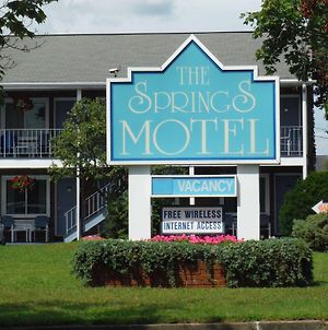 The Springs Motel Saratoga Springs Exterior photo