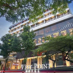 West Point Hotel Bandung Exterior photo