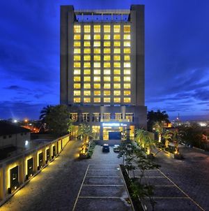 Doubletree By Hilton-Pune Chinchwad Hotell Exterior photo