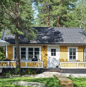 Awesome Home In Strngns With 2 Bedrooms And Wifi Strängnäs Exterior photo