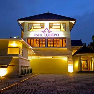 Tibera Hotel Cibeunying Bandung Exterior photo