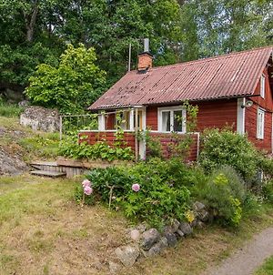 18Th Century Farm Cottage Valdemarsvik Exterior photo