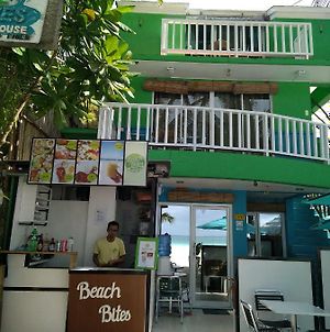 Bluewaves Beach House Hotell Boracay Island Exterior photo