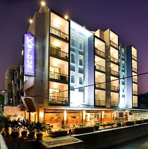 Korbua House Hotell Bangkok Exterior photo