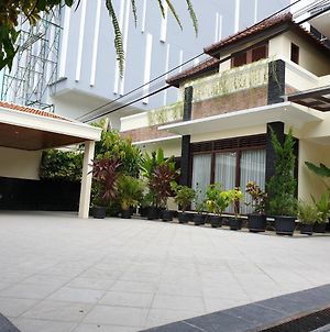 Malioboro Place Hotell Yogyakarta Exterior photo
