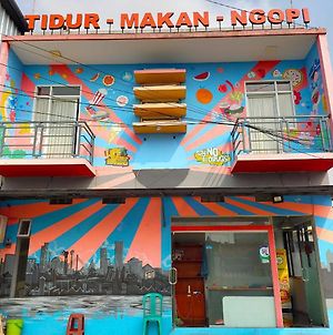 Budi House & Food Station Bed and Breakfast Bandung Exterior photo
